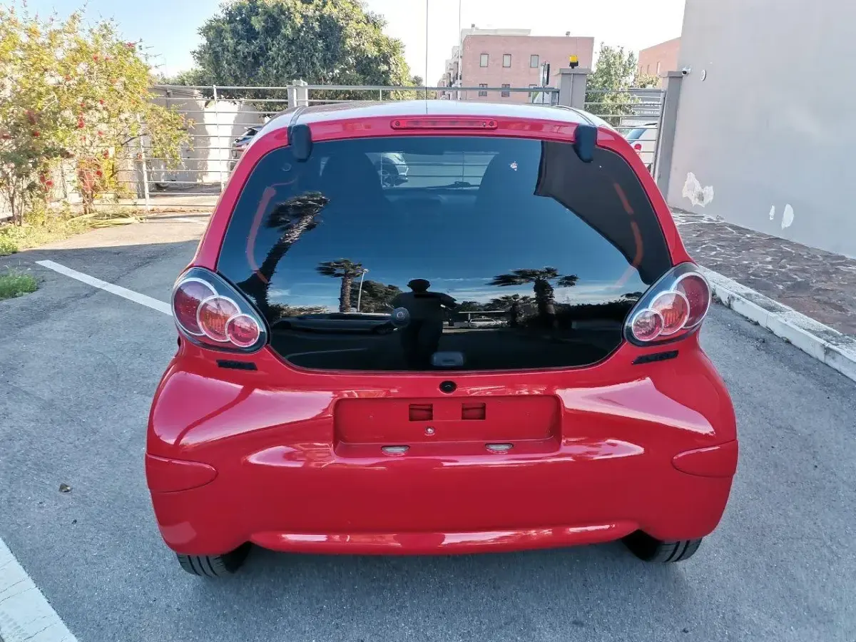 Usata Toyota Aygo Connect Style 67 CV (49 kW) 2012 Marrone Utilitaria