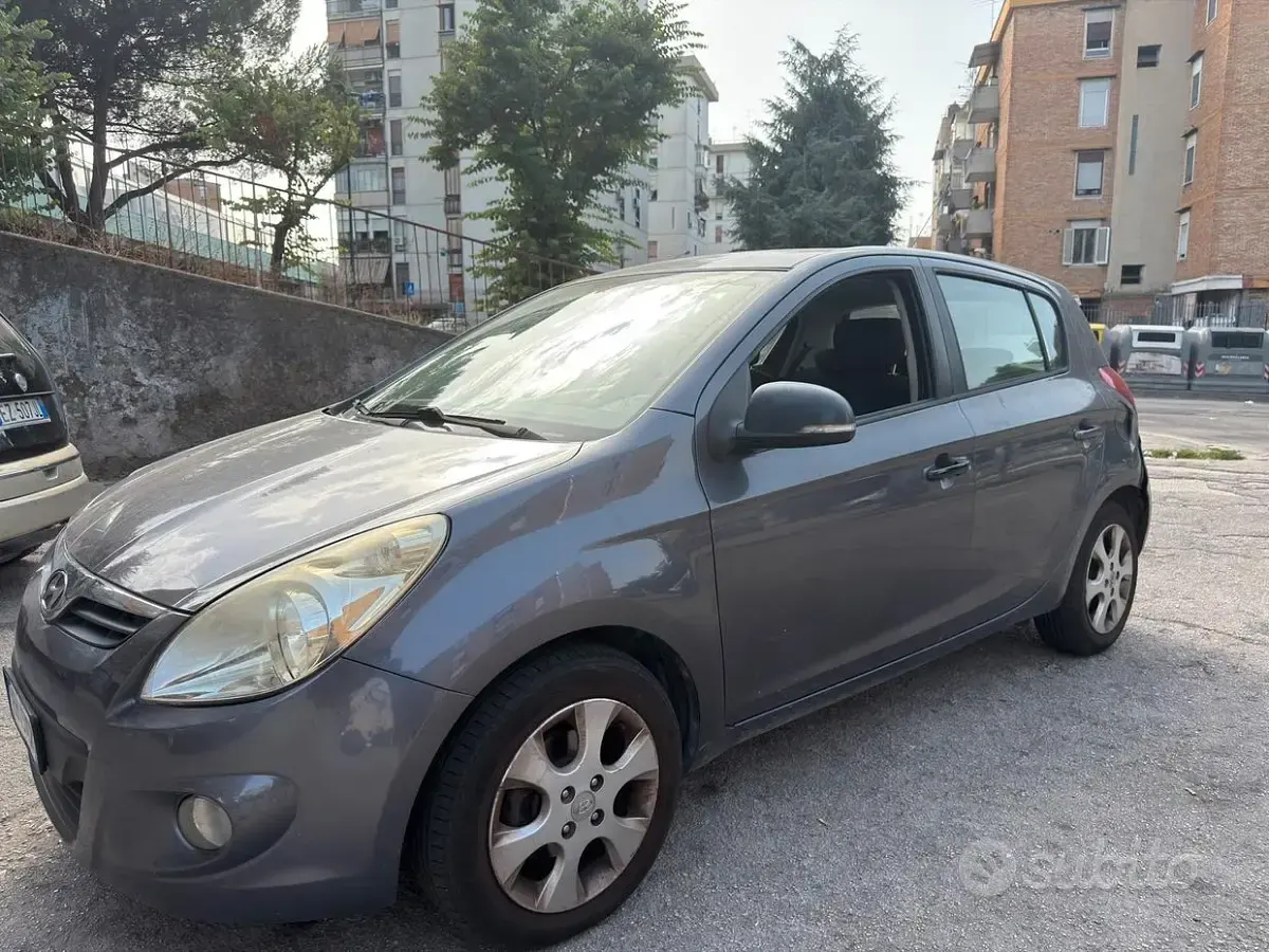 Usata Hyundai i20 75 CV (55 kW) 2011 Grigio Utilitaria