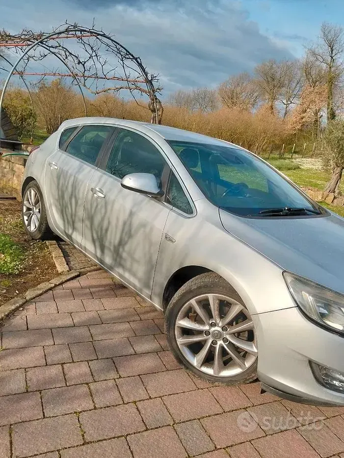 Usata Opel Astra 60 CV (44 kW) 2010 Berlina