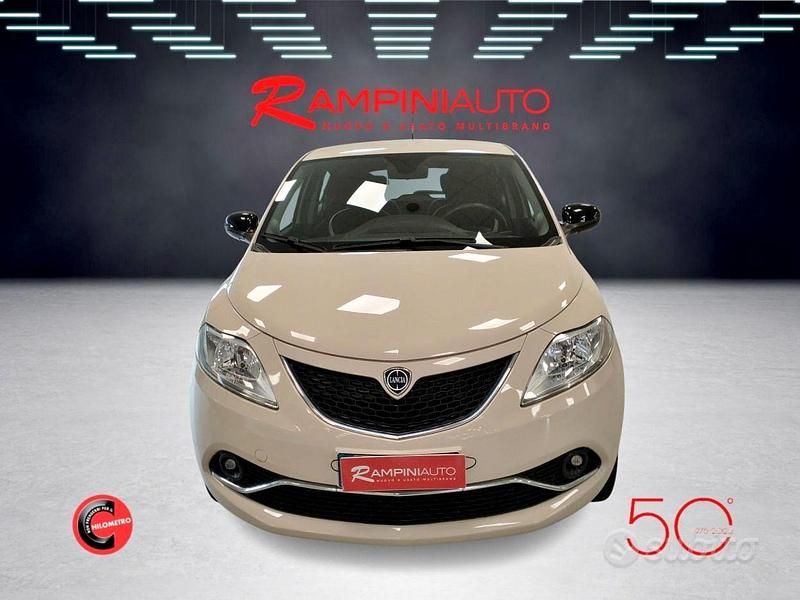 Usata Lancia Ypsilon Gold 85 CV (62 kW) 2016 Bianco Utilitaria