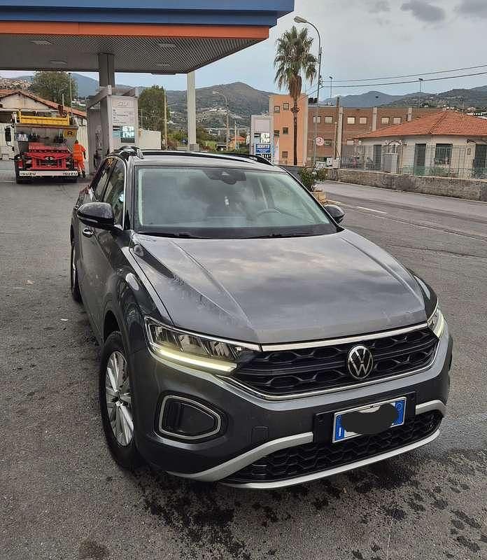 Usata VW T-Roc Life 116 CV (85 kW) 2023 Grigio SUV