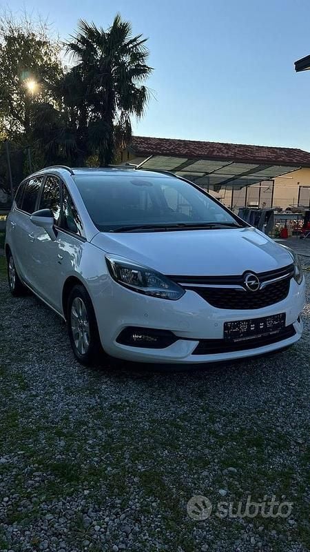Usata Opel Zafira 2017 Bianco Monovolume