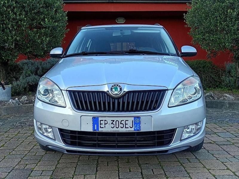 Grigio Usata 2012 Skoda Fabia Elegance Station wagon | 6500 € (Cara) - Immagine 1/4