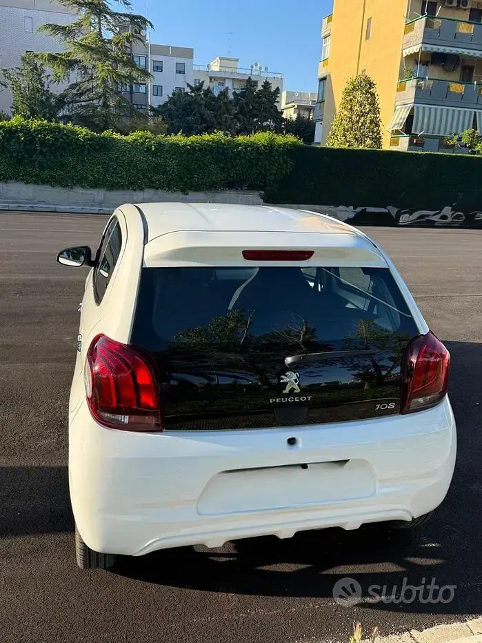 Usata Peugeot 108 Allure 69 CV (50 kW) 2017 Bianco Utilitaria