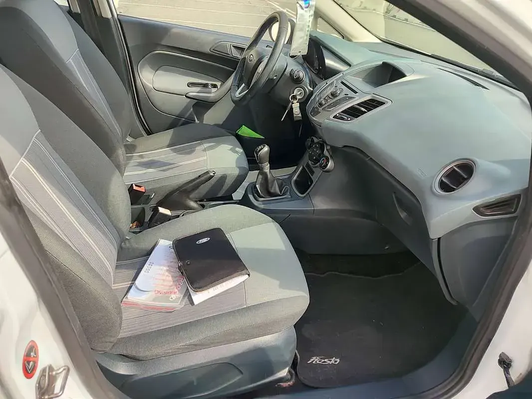 Usata Ford Fiesta Titanium 82 CV (60 kW) 2009 Bianco Berlina