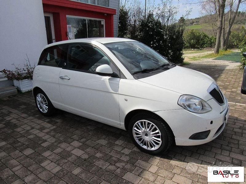 Usata Lancia Ypsilon 77 CV (56 kW) 2010 Bianco Utilitaria