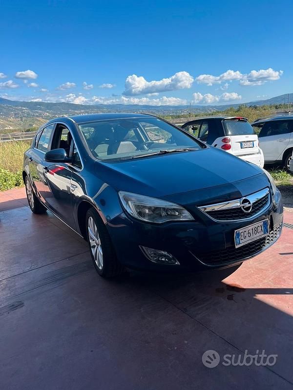 Usata Opel Astra 110 CV (80 kW) 2011 Berlina