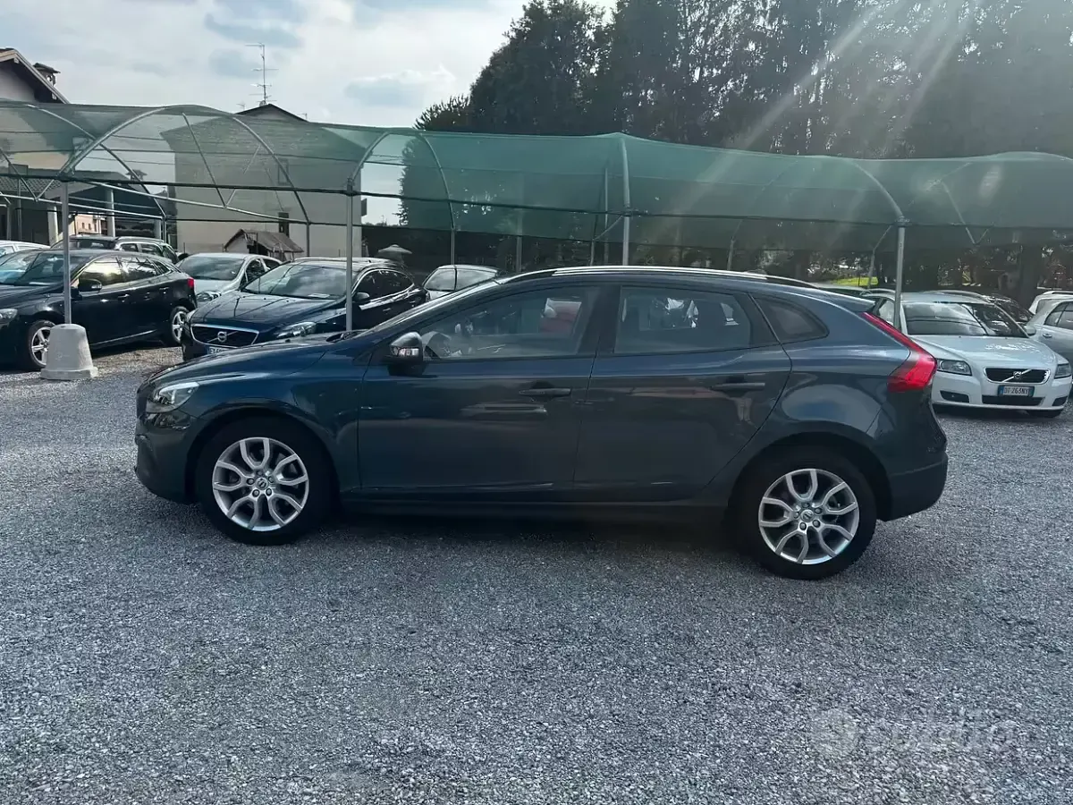 Usata Volvo V40 CC Business Edition 120 CV (88 kW) 2017 Blu Station wagon