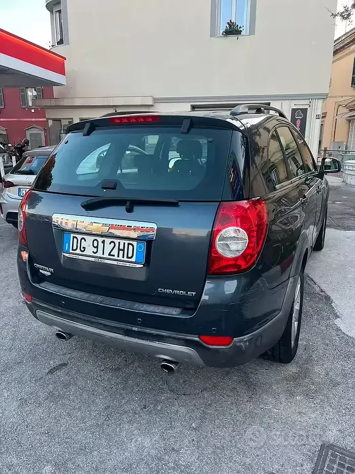 Usata Chevrolet Captiva 150 CV (110 kW) 2007 Grigio SUV