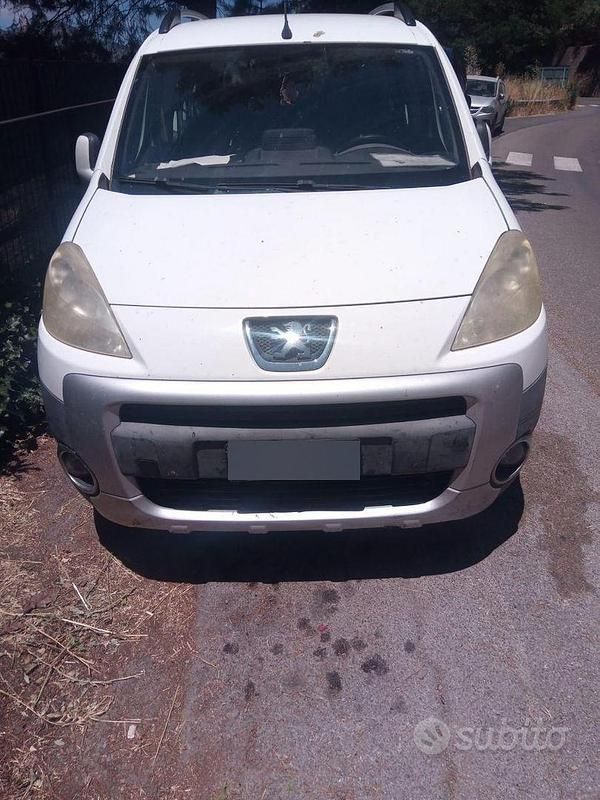 Usata Peugeot Partner Outdoor 2010 Bianco Monovolume