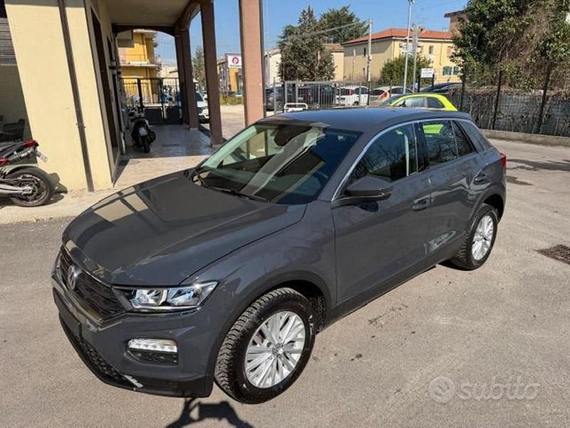 Usata VW T-Roc Advance 116 CV (85 kW) 2019 Grigio metallizzato SUV