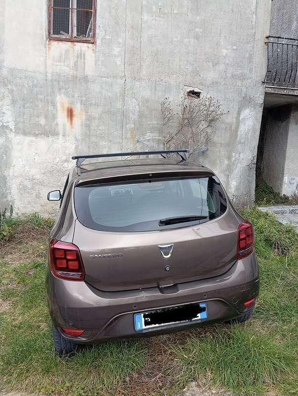 Usata Dacia Sandero Essentiel 73 CV (53 kW) 2019 Marrone Berlina