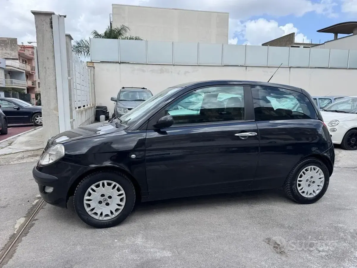 Usata Lancia Ypsilon 60 CV (44 kW) 2005 Nero Utilitaria