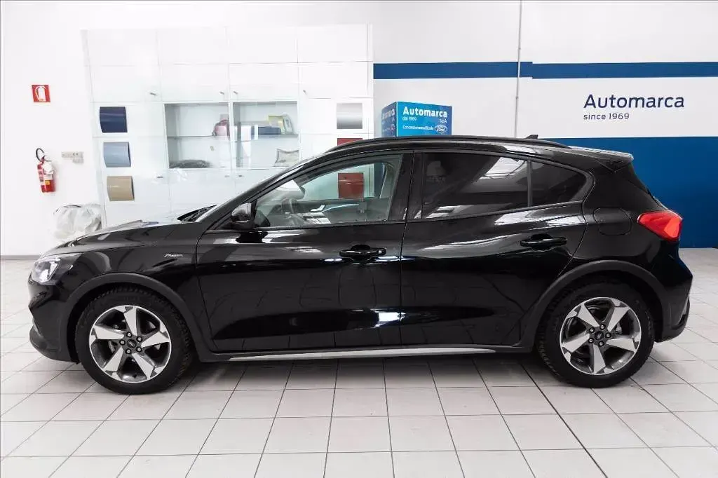 Usata Ford Focus Active 125 CV (91 kW) 2022 Nero SUV