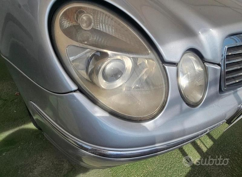 Usata Mercedes E270 176 CV (129 kW) 2003 Grigio Berlina