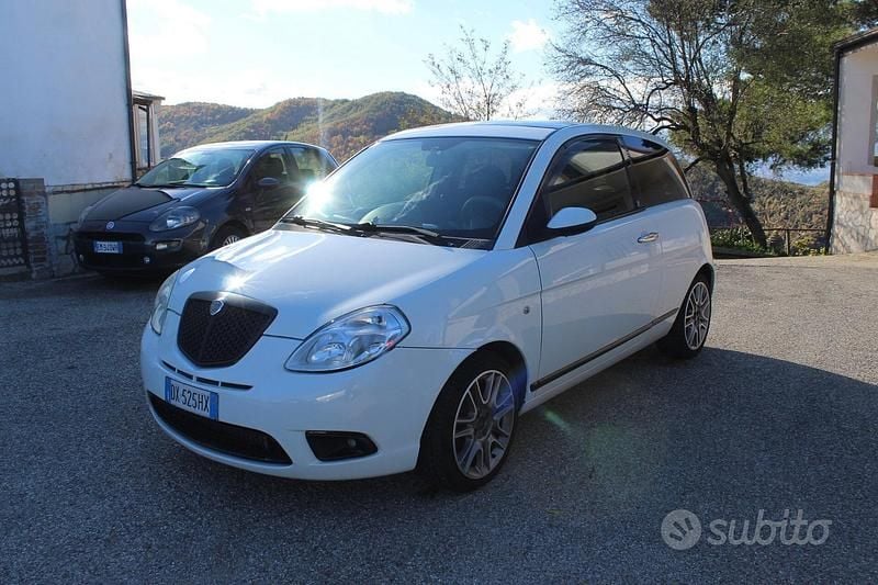 Usata Lancia Ypsilon 90 CV (66 kW) 2009 Bianco Utilitaria