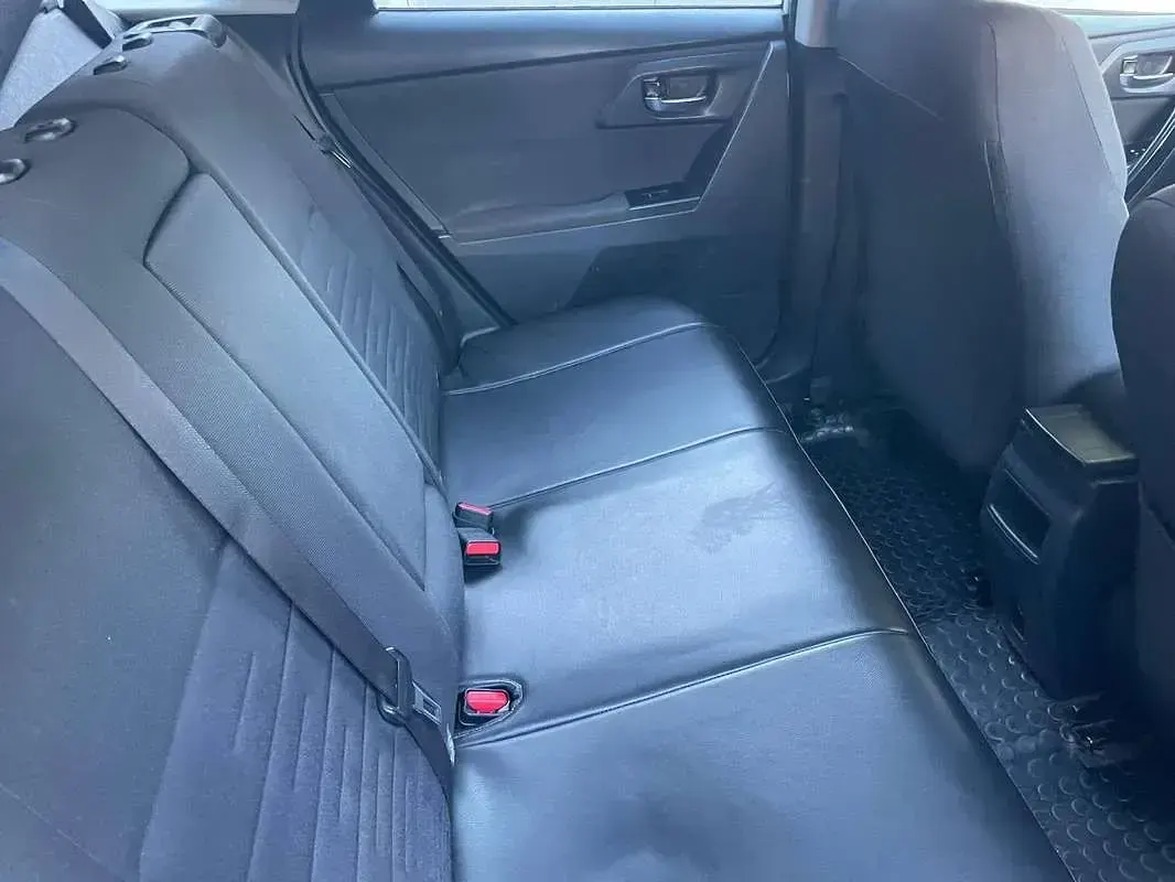 Usata Toyota Auris Hybrid Active 99 CV (72 kW) 2018 Bianco Station wagon