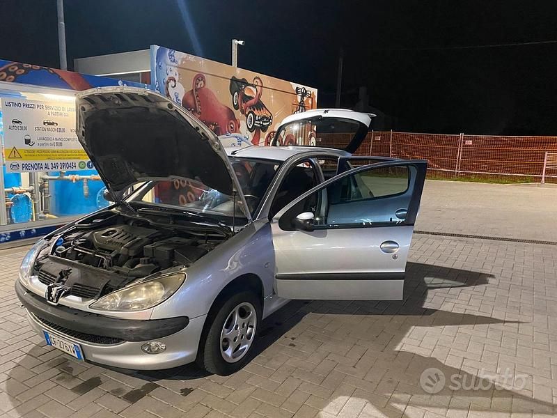 Usata Peugeot 206 68 CV (50 kW) 2003 Grigio Utilitaria