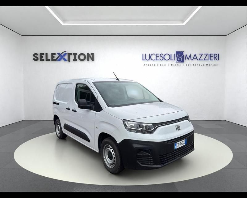 Usata Fiat Doblò 102 CV (75 kW) 2024 Bianco Monovolume