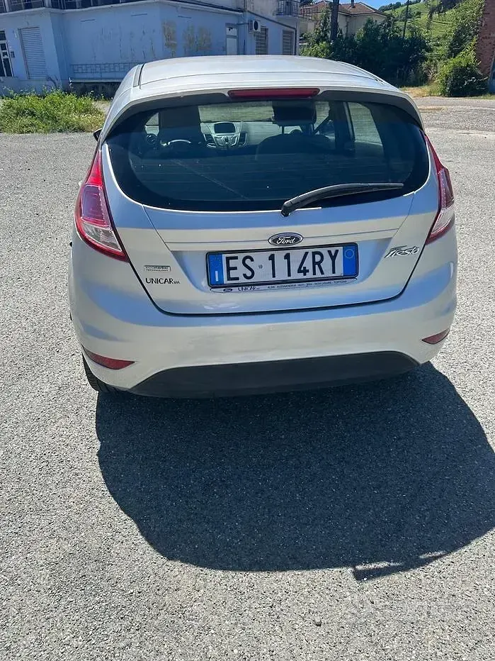 Usata Ford Fiesta Titanium 82 CV (60 kW) 2013 Grigio Berlina