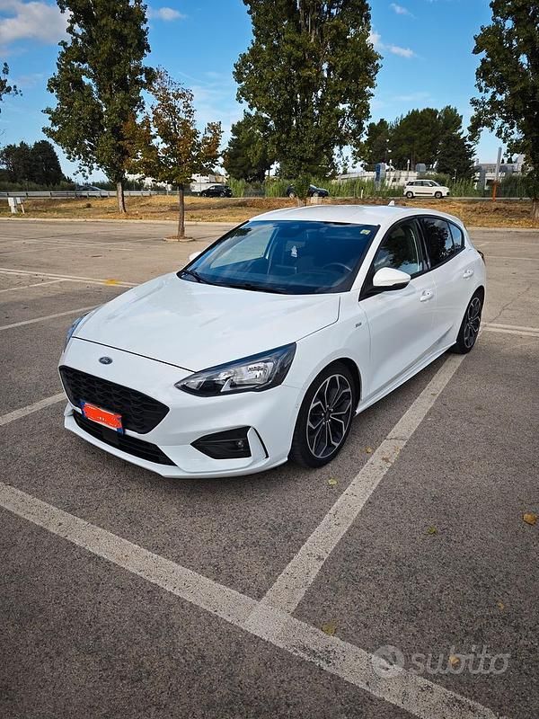 Bianco Usata 2019 Ford Focus ST-Line Tre volumi | 15.000 € (Buon prezzo) - Immagine 1/4