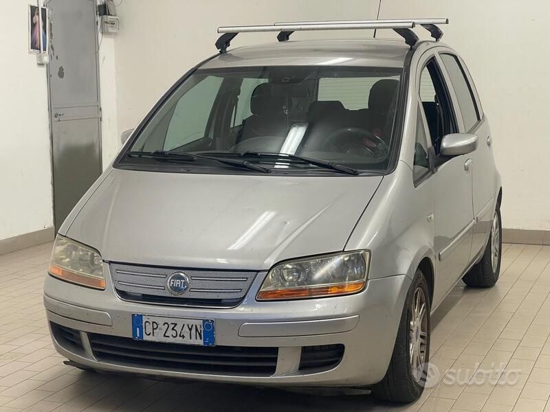 Argento Usata 2005 Fiat Idea Dynamic Monovolume | 899 € (Super prezzo) - Immagine 1/4