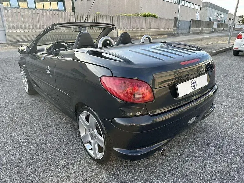 Usata Peugeot 206 CC Quiksilver 109 CV (80 kW) 2006 Nero Cabrio