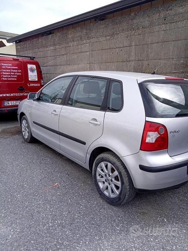 Usata VW Polo 64 CV (47 kW) 2004 Grigio Utilitaria
