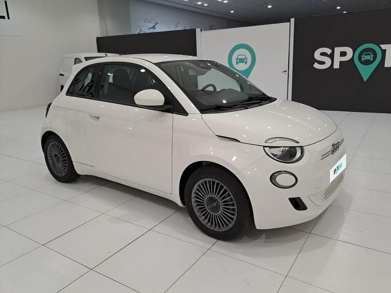 Usata Fiat 500e Passion 86 kW (118 CV) 2021 Bianco Utilitaria