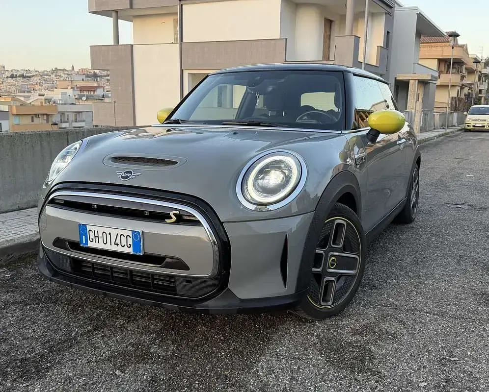 Usado Mini Cooper SE Classic 135 kW (184 CV) 2021 Gris Utilitario