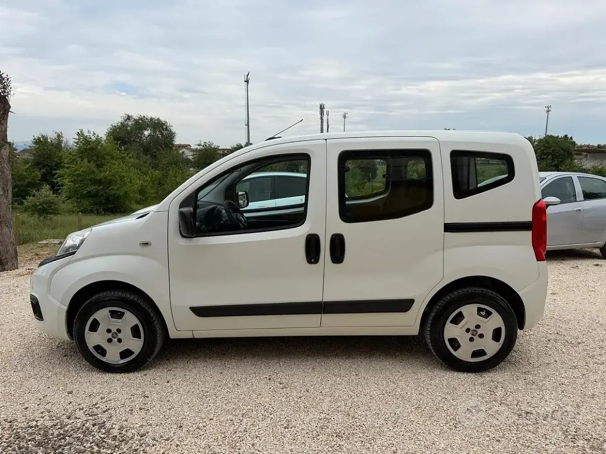 Occasion Fiat Qubo Lounge 77 ch (56 kW) 2018 Blanc Monospace