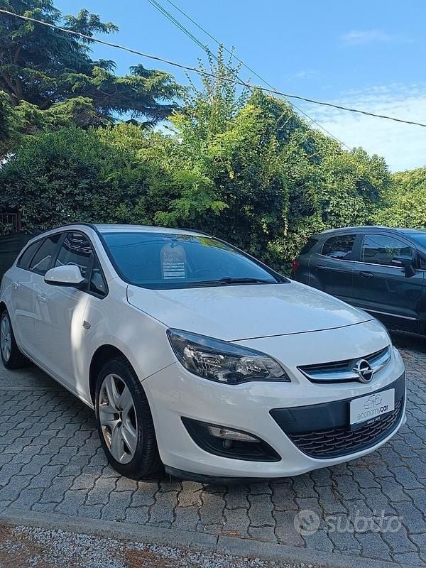 Usata 2015 Opel Astra Station wagon | 7900 € (Buon prezzo) - Immagine 1/4