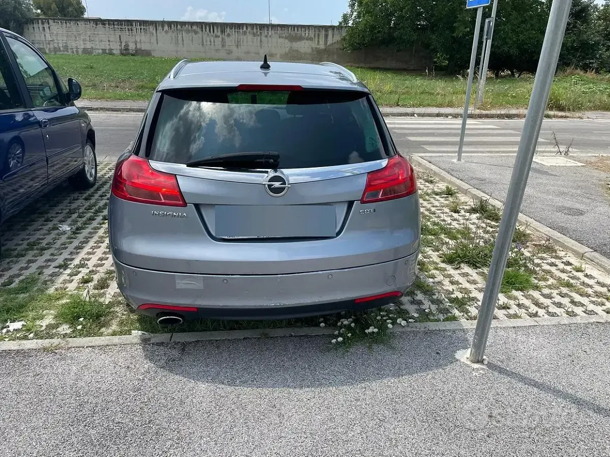 Usata Opel Insignia 130 CV (95 kW) 2009 Grigio Station wagon