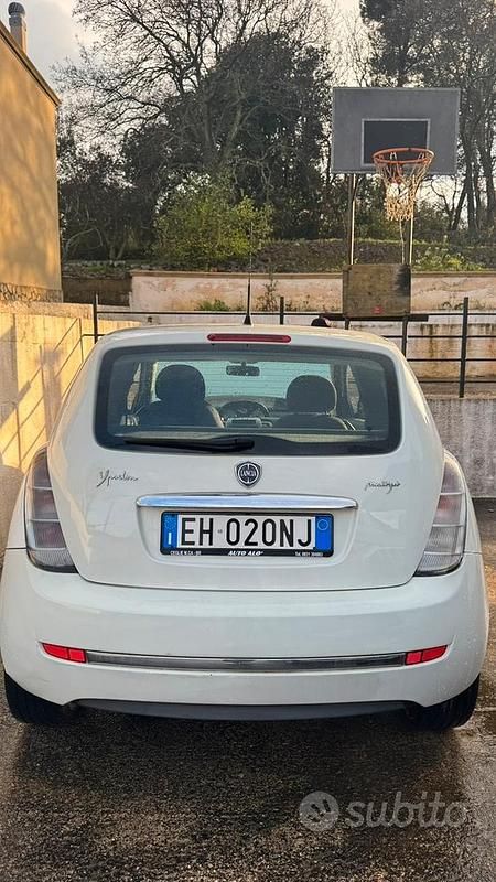 Usata Lancia Ypsilon 75 CV (55 kW) 2011 Bianco Utilitaria