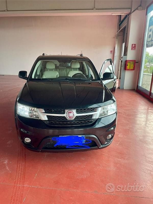 Nero Usata 2014 Fiat Freemont SUV | 7350 € (Buon prezzo) - Immagine 1/4