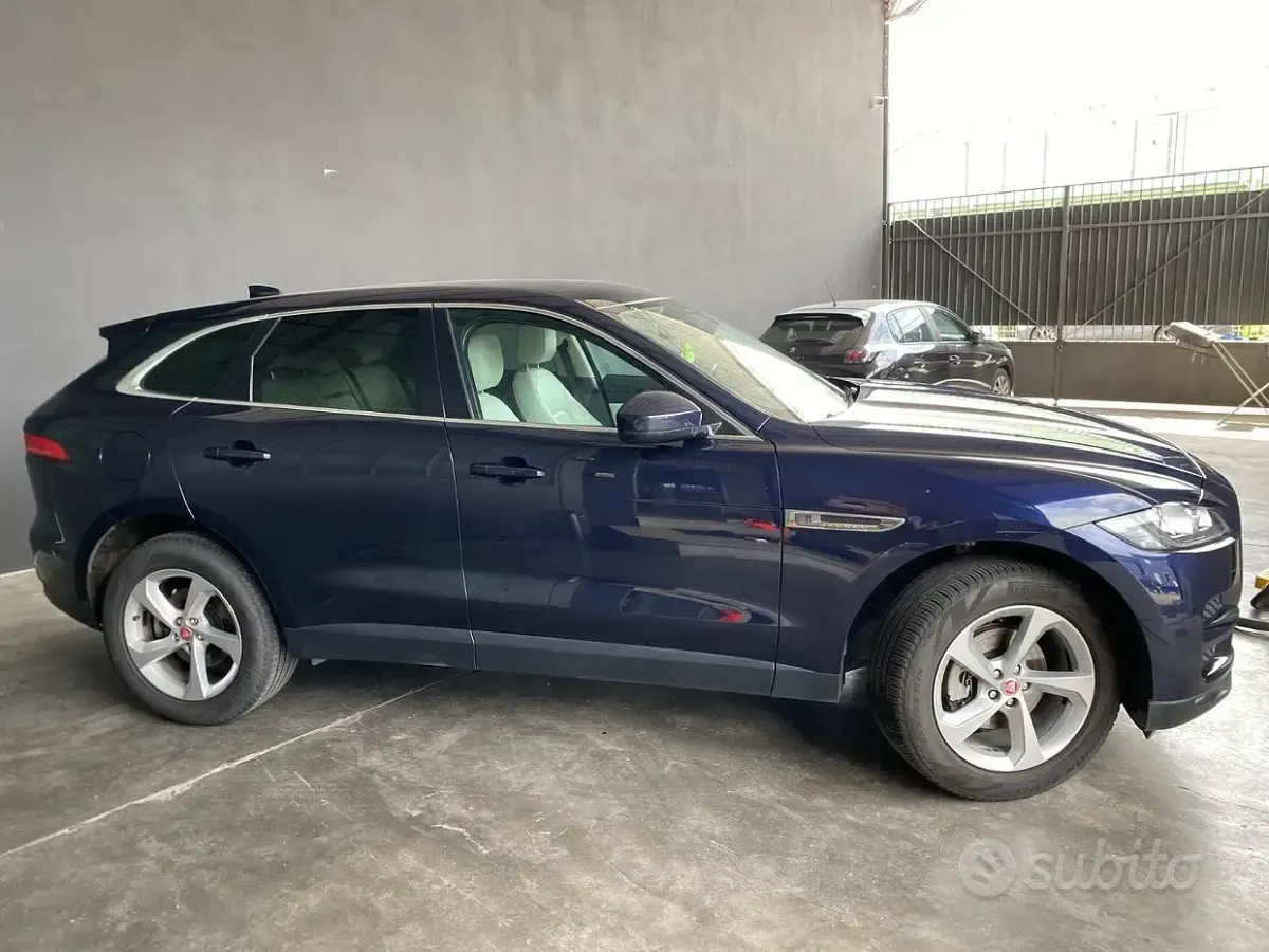 Usata Jaguar F-Pace 180 CV (132 kW) 2019 Blu SUV