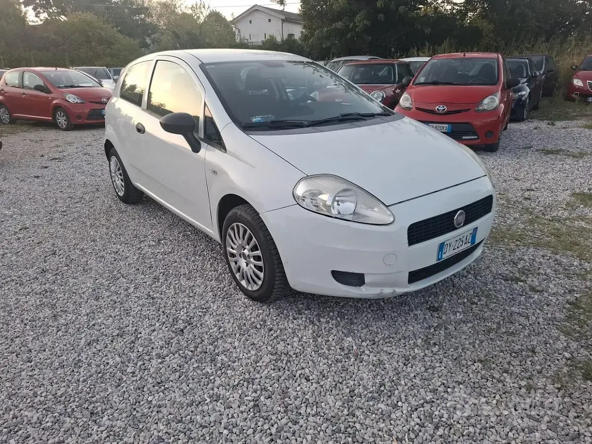 Usata Fiat Grande Punto 65 CV (47 kW) 2009 Bianco Utilitaria