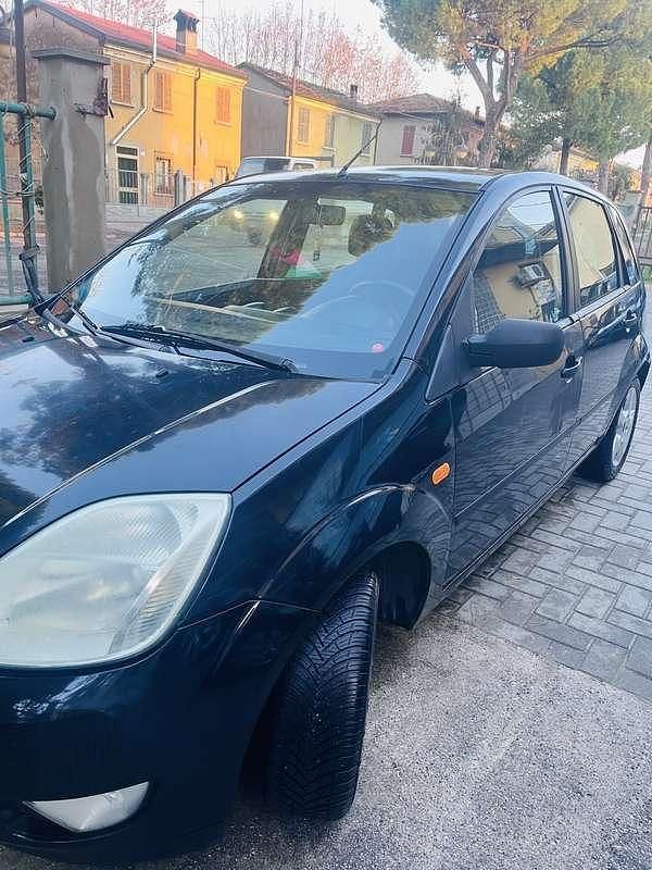 Usata Ford Fiesta 90 CV (66 kW) 2004 Utilitaria