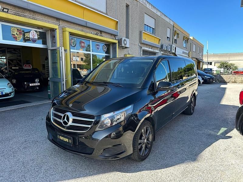 Usata Mercedes V220 Premium 163 CV (119 kW) 2017 Nero Monovolume