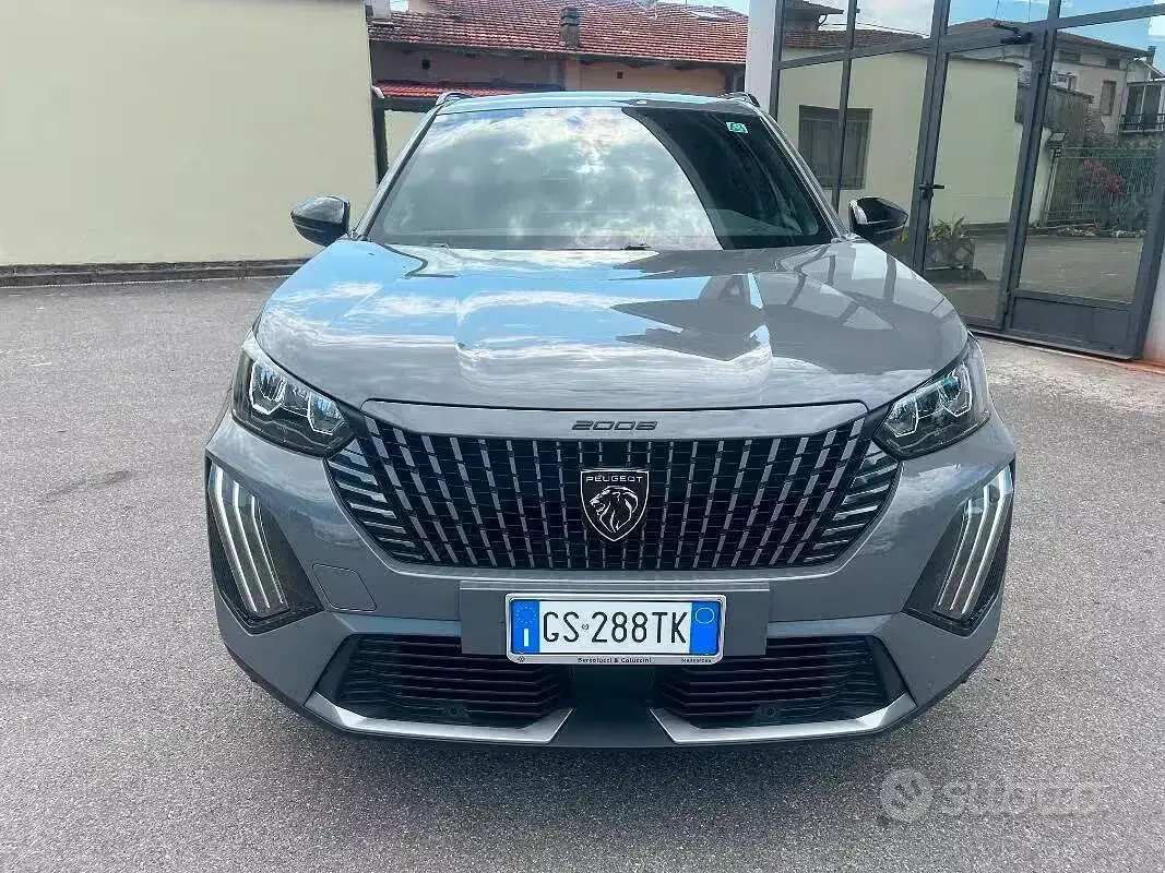 Usata Peugeot 2008 Allure 131 CV (96 kW) 2024 Grigio SUV