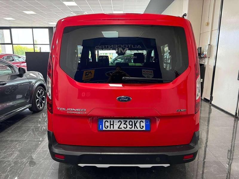 Usata Ford Tourneo Active 120 CV (88 kW) 2022 Race red Furgone