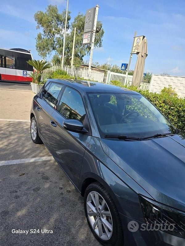 Grigio Usata 2018 Skoda Fabia Design Edition Tre volumi | 10.000 € (Buon prezzo) - Immagine 1/4