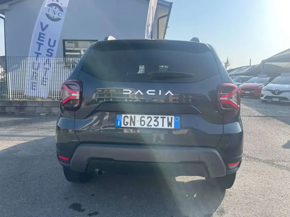 Usata Dacia Duster Journey 101 CV (74 kW) 2023 Grigio SUV
