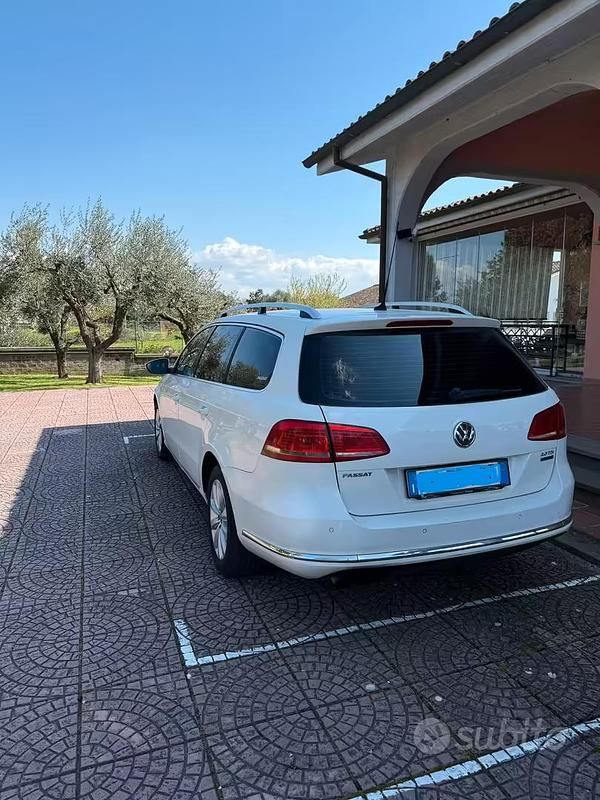 Usata VW Passat 140 CV (102 kW) 2011 Bianco Station wagon