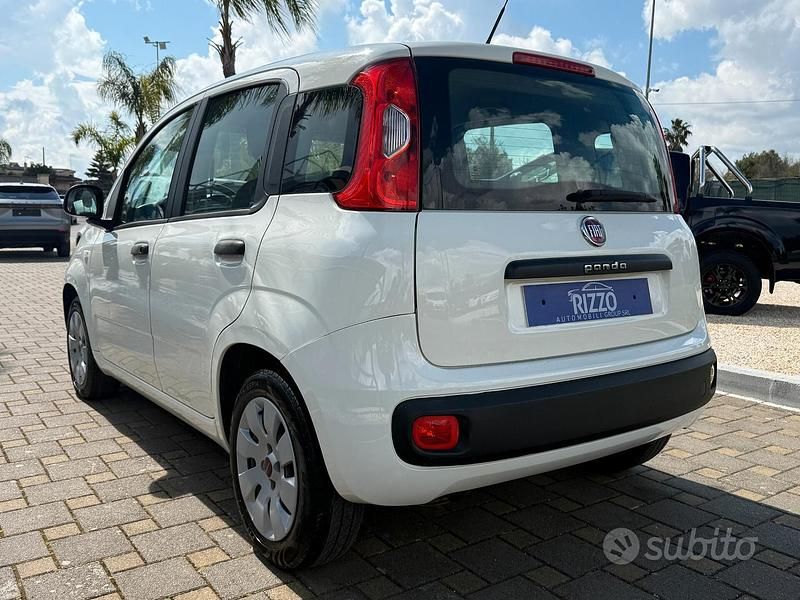 Usata Fiat Panda Lounge 69 CV (50 kW) 2012 Bianco Utilitaria