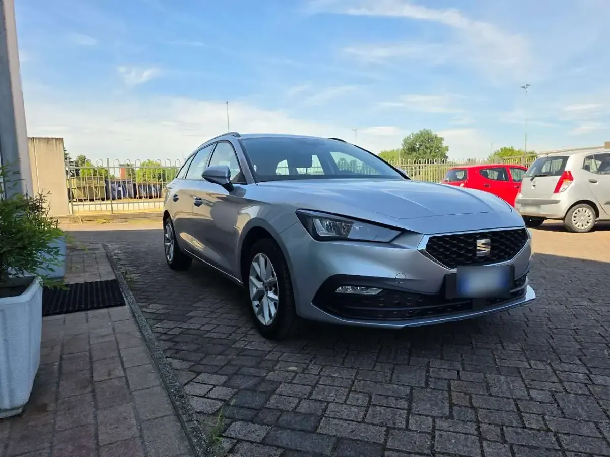 Usata Seat Leon Style 150 CV (110 kW) 2024 Argento Station wagon