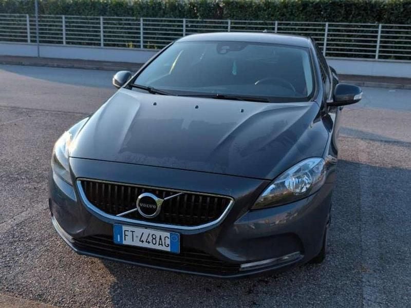 Usata Volvo V40 120 CV (88 kW) 2018 Blu/azzurro Berlina
