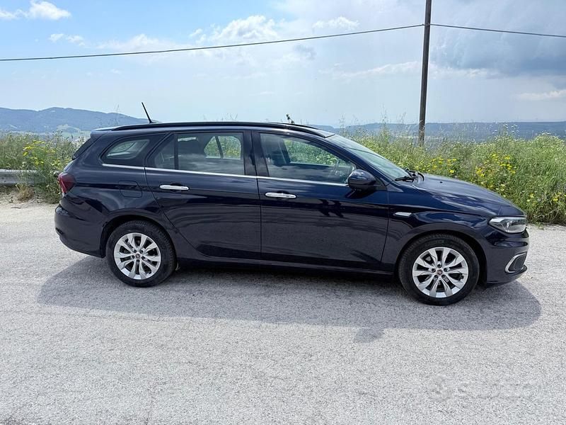 Usata Fiat Tipo Lounge 120 CV (88 kW) 2017 Blu Station wagon