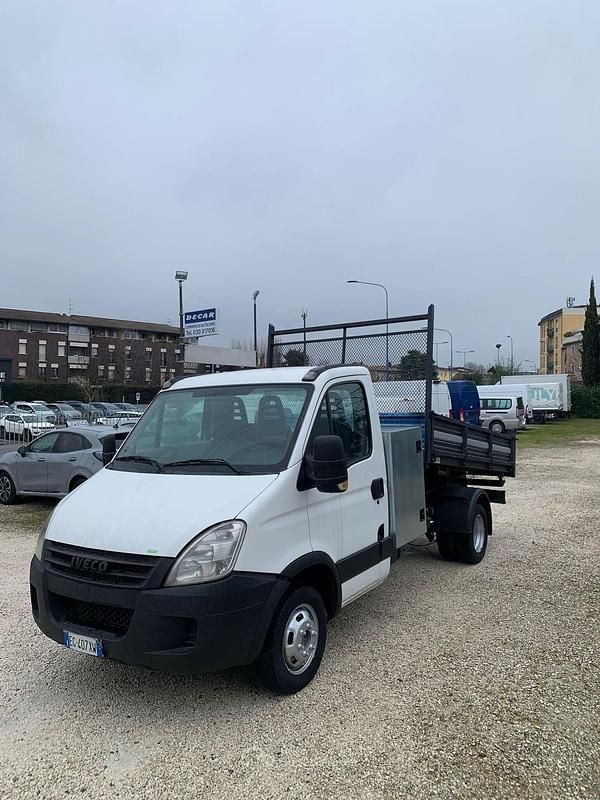 Usata Iveco Daily 95 CV (69 kW) 2011