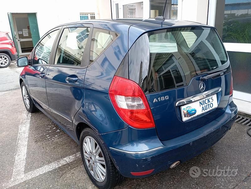 Usata Mercedes A180 116 CV (85 kW) 2010 Blu Berlina